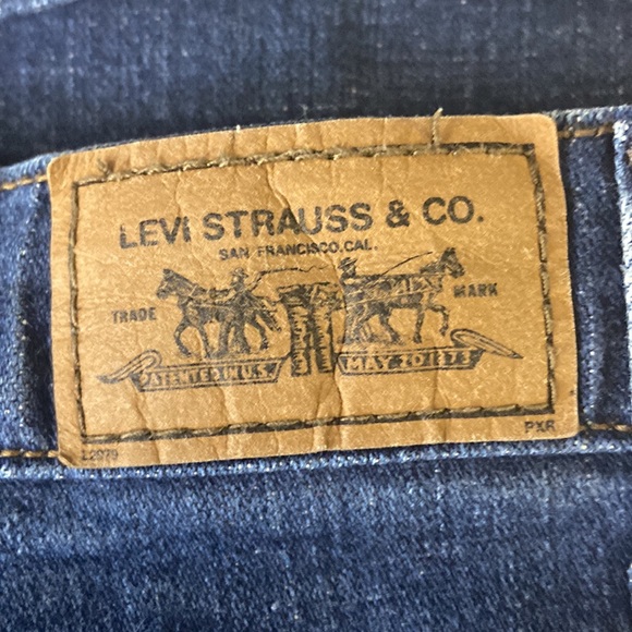 Levi’s 515 jean capri cuffed 5 pockets Size 8 - Picture 3 of 15